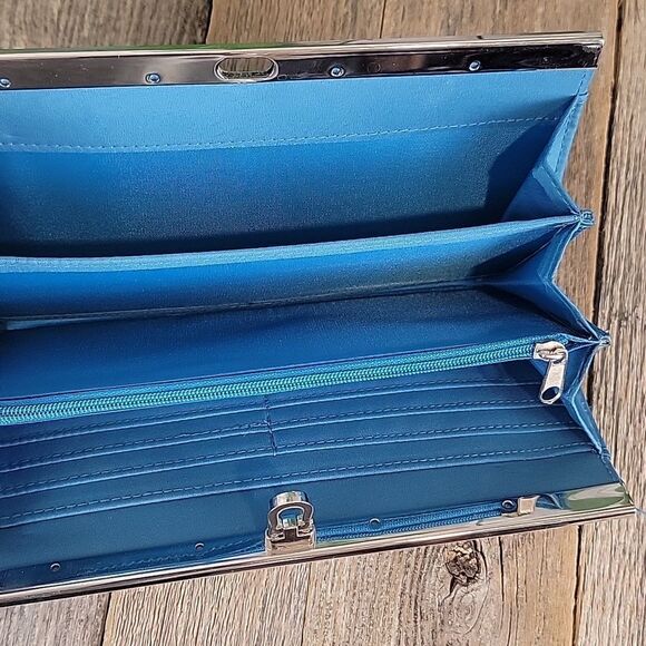 Unbranded accordian clutch wallet in an artsy blue print - Picture 6 of 8